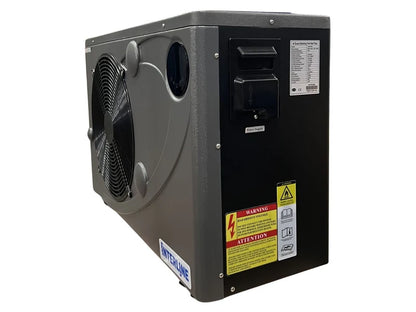 Zijkant Interline inverter warmtepomp 8,5 kW met typeplaatje en stroomaansluiting