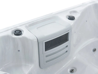 Filterbehuizing en skimmer in de kuip van de W'eau Geneva spa