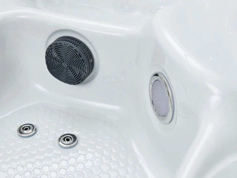 Filter, bodemjets en LED verlichting in de kuip van de W'eau Monaco spa