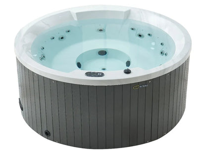 W'eau Orta spa gevuld met water, klaar voor gebruik