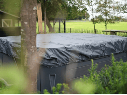 W'eau spa cover beschermhoes 200 x 200 cm - op een spa in de tuin